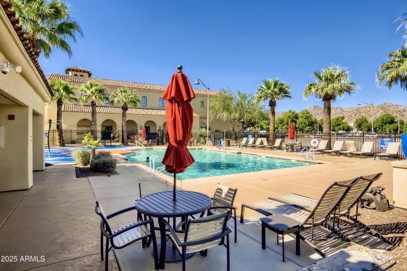 40 Exterior Pool