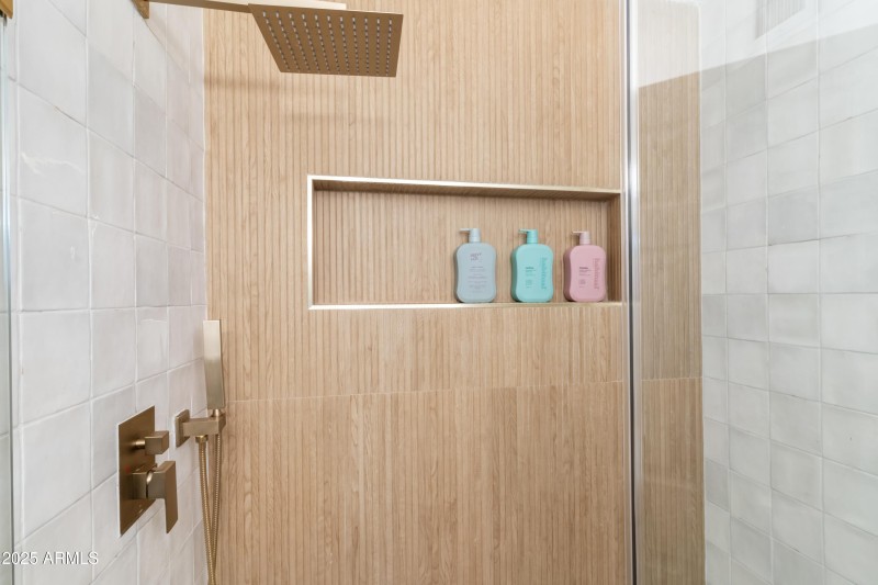 Walk-in Shower!