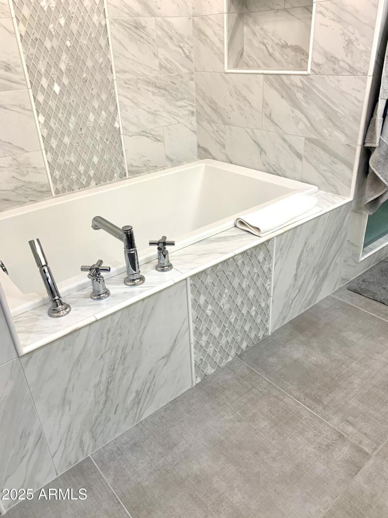 60428324060__E2497EB5-7FB6-46BE-96A6-C7A