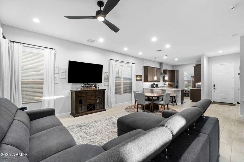 011__4858 E Shady Glen Ave,