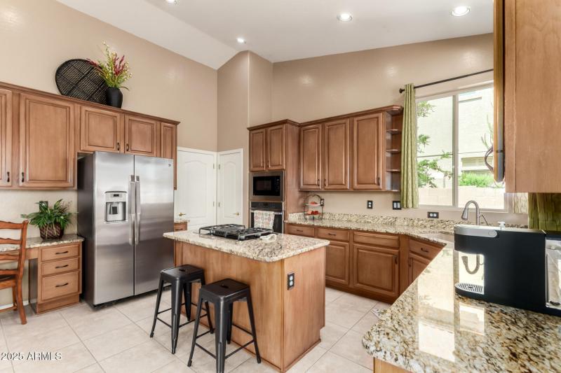 Bright kitchen with lots of cabinets