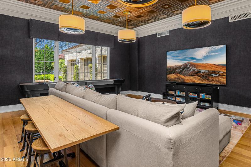 20media and game room