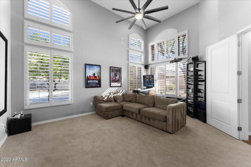 04-013-family-room