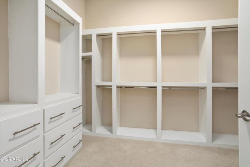 027-Closet