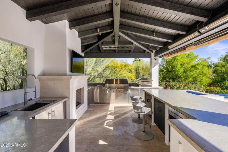 outdoor kitchen