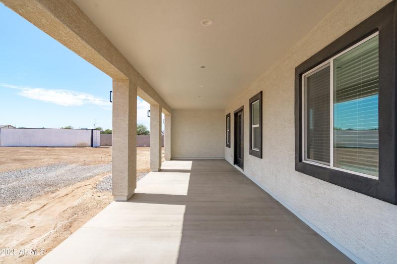 39-Large Covered Patio