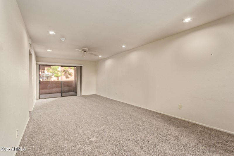 04 - Paradise Village