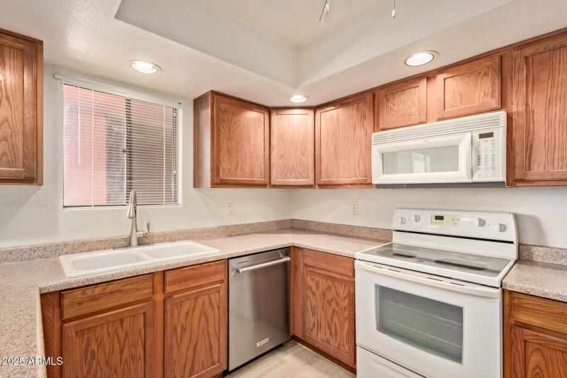 12 - Paradise Village