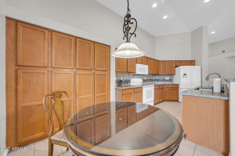 4551 E Sycamore Ct-12