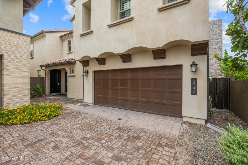 2342 W Gloria Ln-3