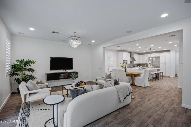 2342 W Gloria Ln-13