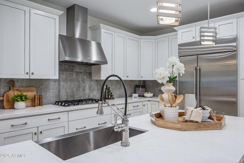 2342 W Gloria Ln-24