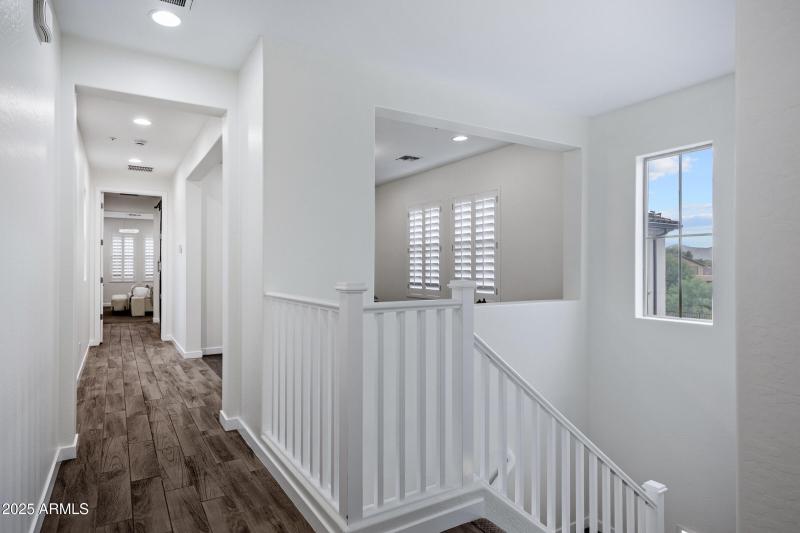 2342 W Gloria Ln-26