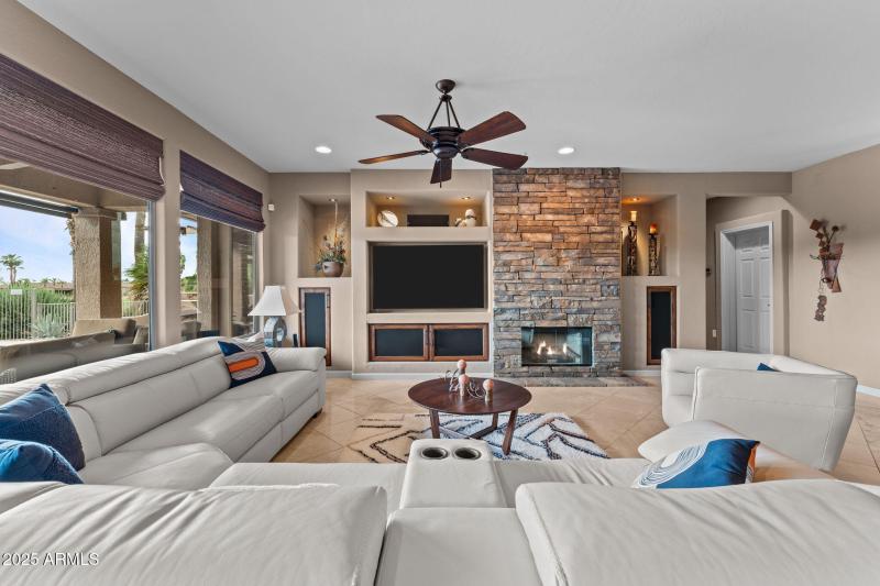 Floor to ceiling fire place