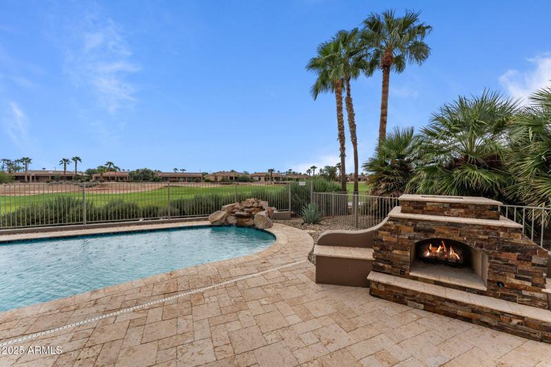 Outdoor fireplace