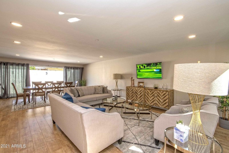 005_Bright and Open Floorplan