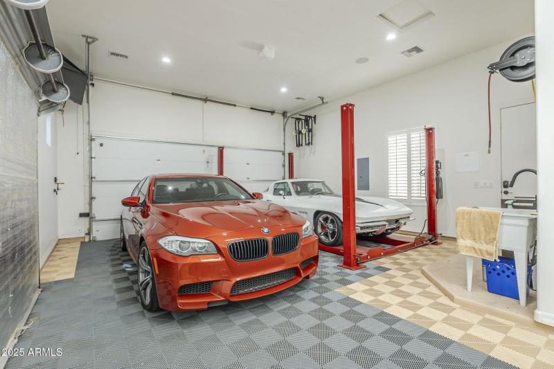 82-garage guest house