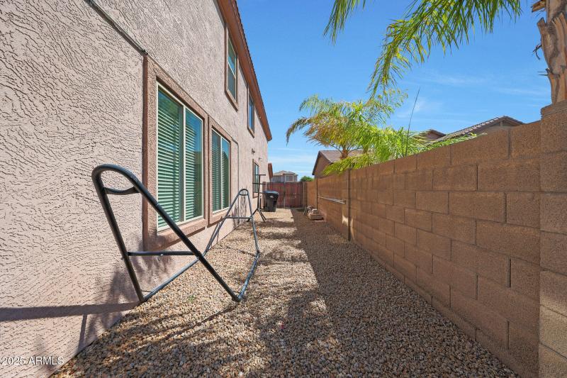 B (32) Backyard