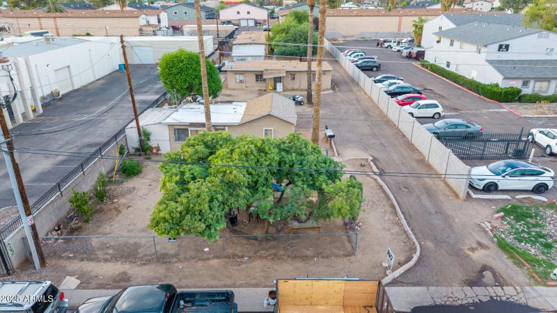 2612 W Glenrosa Avenue