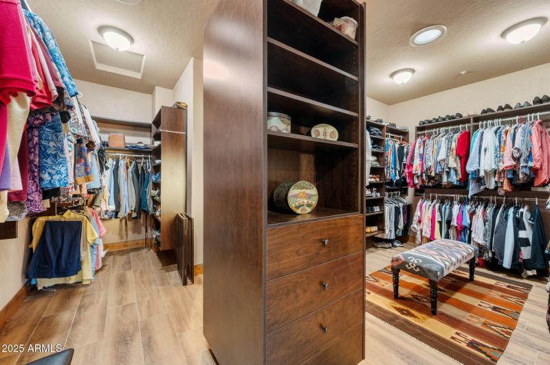 28-Primary Closet (3)