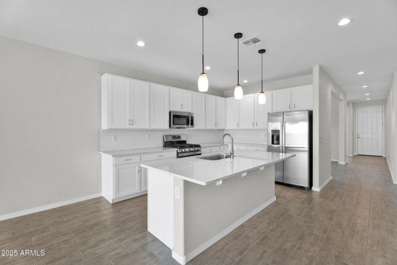 8-web-or-mls-18570 W Honeysuckle Dr -8