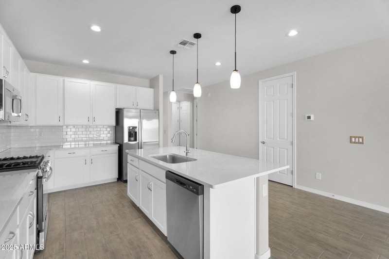 9-web-or-mls-18570 W Honeysuckle Dr -9