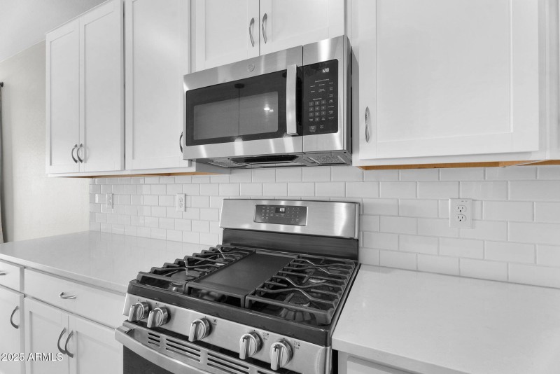 12-web-or-mls-18570 W Honeysuckle Dr -12