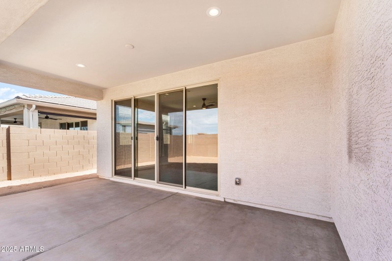 40-web-or-mls-18570 W Honeysuckle Dr -38