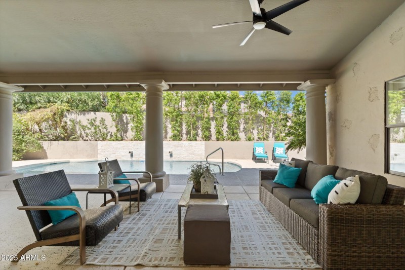 Lots of Room for Entertaining!
