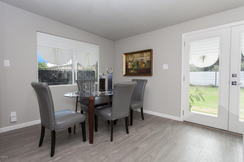 Dining area off family room