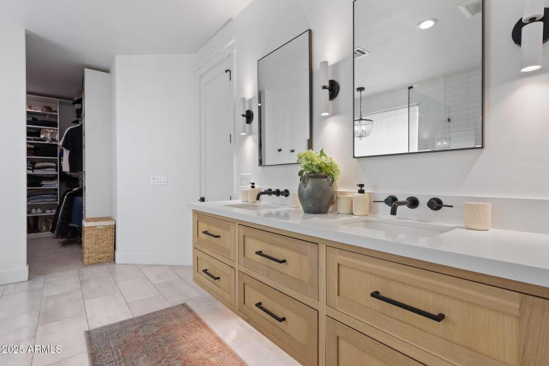 Walk in closet w/ washer & dryer