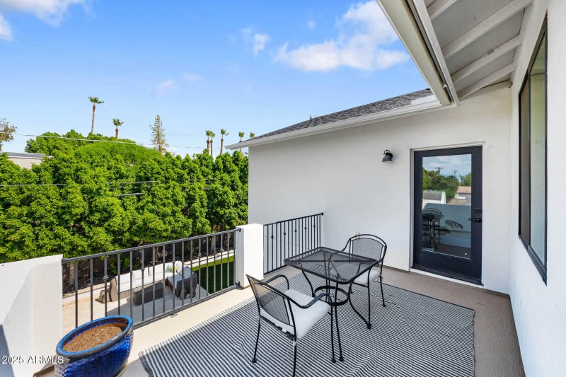 Deck to enjoy when upstairs
