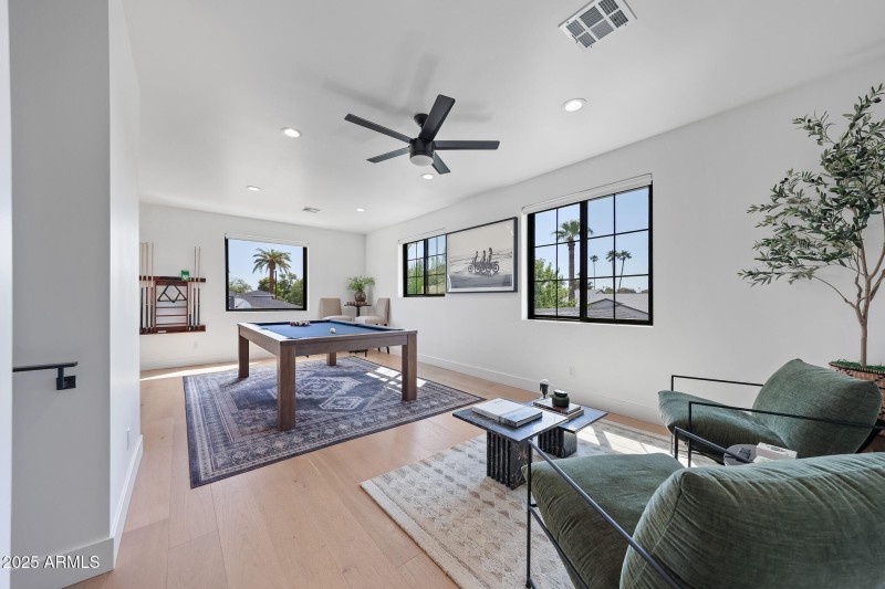 Loft/flex space