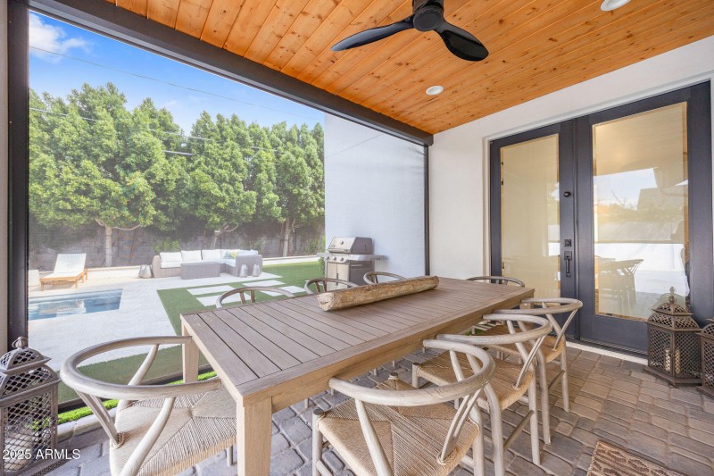 Back patio w/ electric sun shades