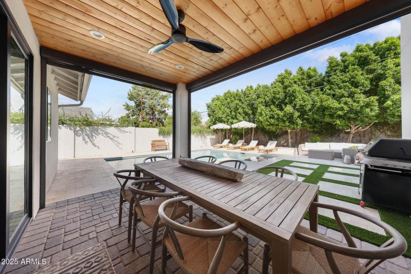 Pavered back patio