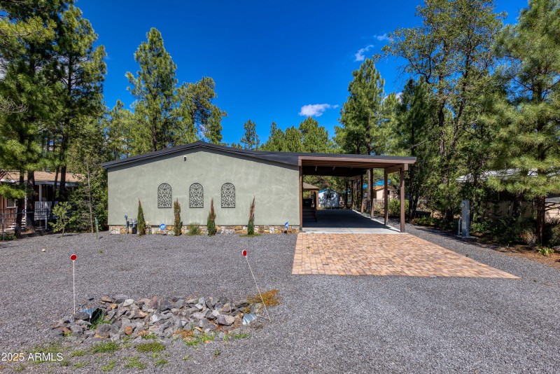 006_photo6_3030_w_young_st_sl_85901_ange