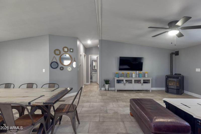 012_photo12_3030_w_young_st_sl_85901_ang