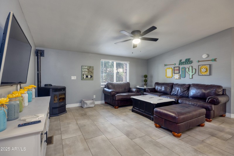 014_photo14_3030_w_young_st_sl_85901_ang