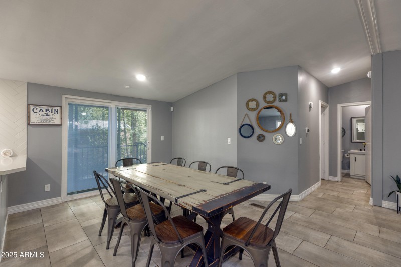 017_photo17_3030_w_young_st_sl_85901_ang