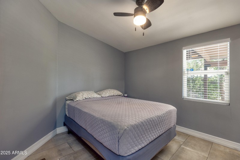 025_photo25_3030_w_young_st_sl_85901_ang