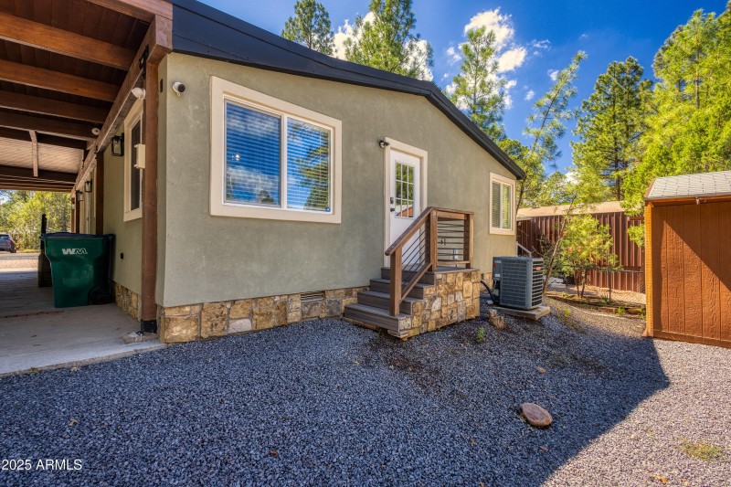 029_photo29_3030_w_young_st_sl_85901_ang