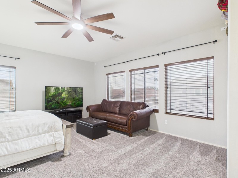 CAM02404G0-PR0144-STILL005