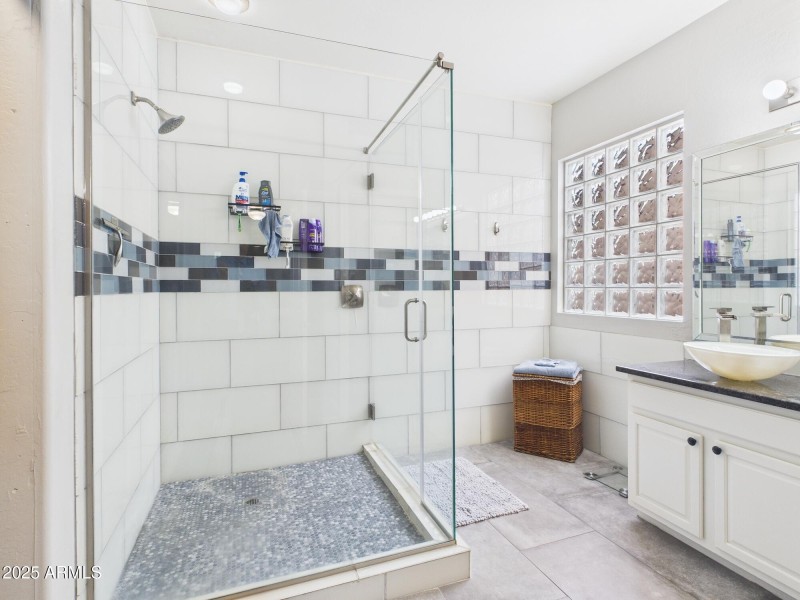 CAM02404G0-PR0144-STILL006