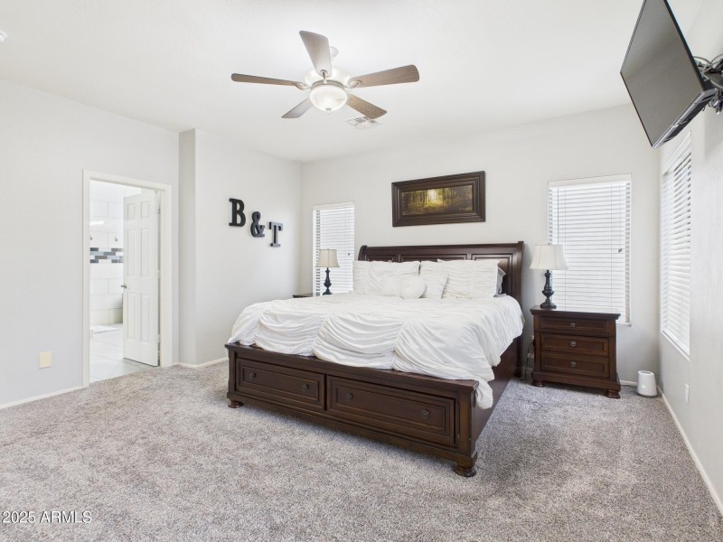 CAM02404G0-PR0144-STILL009