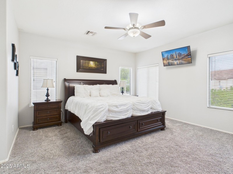 CAM02404G0-PR0144-STILL010