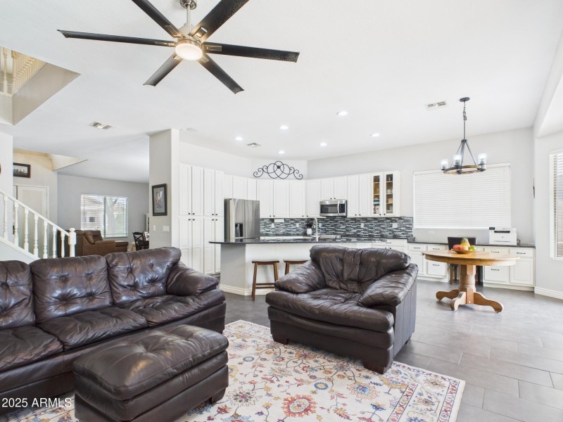 CAM02404G0-PR0144-STILL018