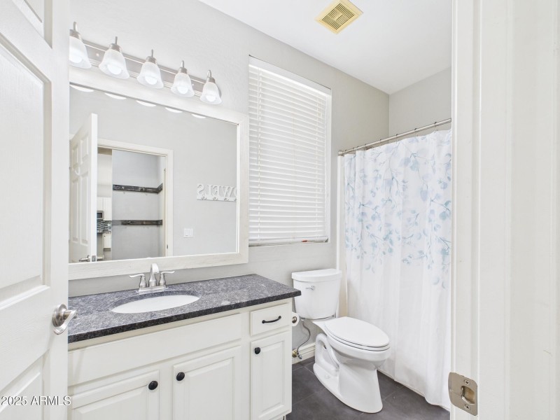 CAM02404G0-PR0144-STILL023