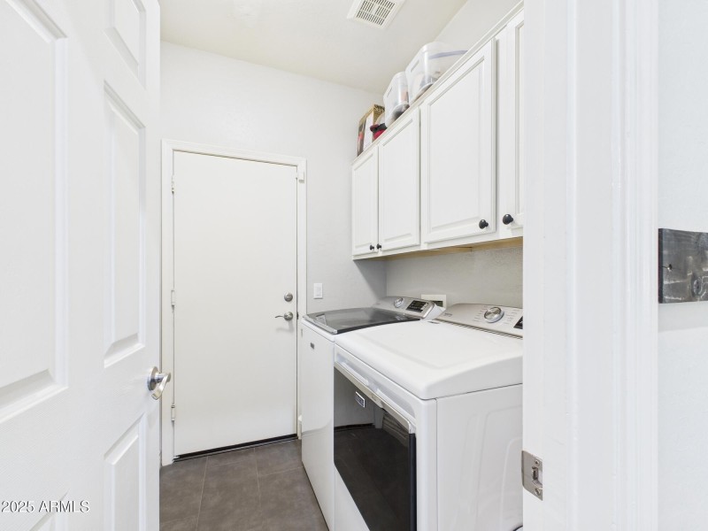 CAM02404G0-PR0144-STILL024