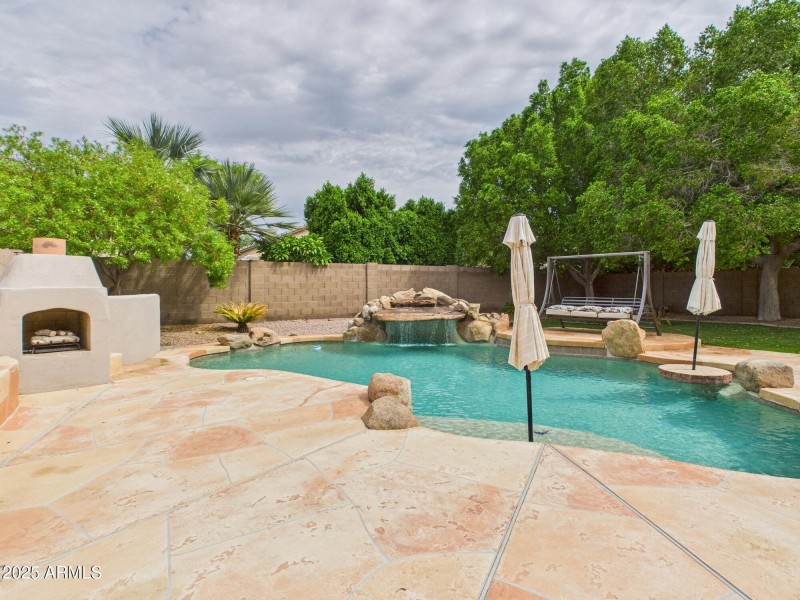 CAM02404G0-PR0144-STILL026