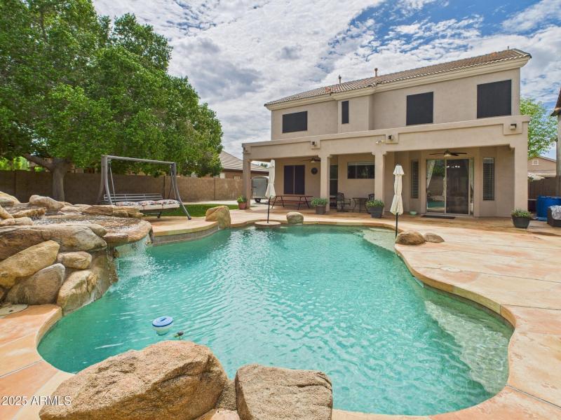 CAM02404G0-PR0144-STILL029